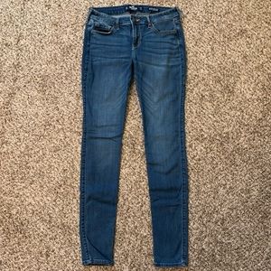 Hollister Low Rise Super Skinny Jeans ***LONG LENGTH***